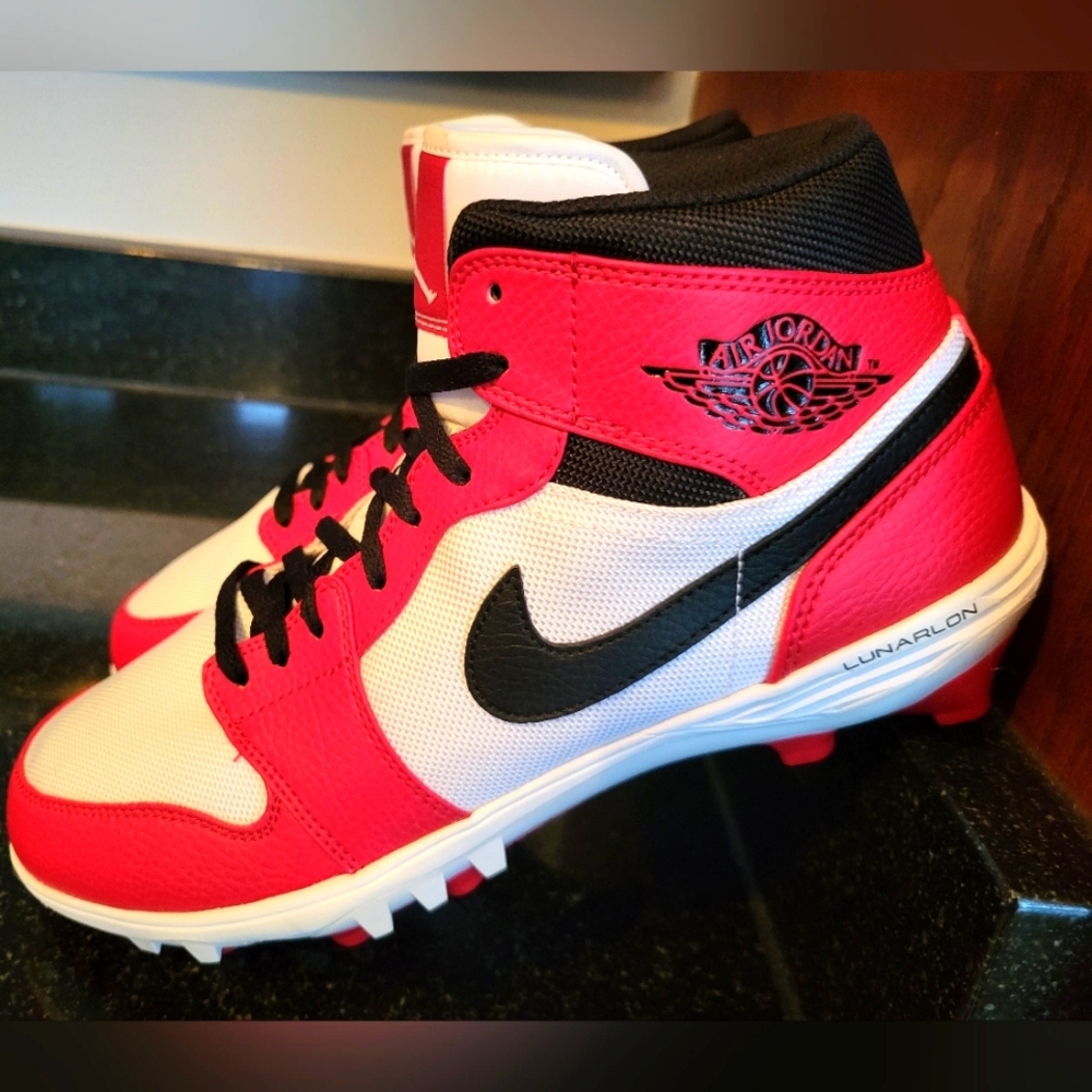 Deadstock Air Jordan 1 Chicago football cleats